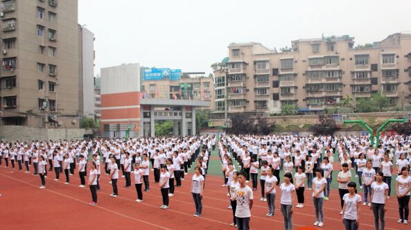 资中一中接受省"阳光体育示范学校"评估验收